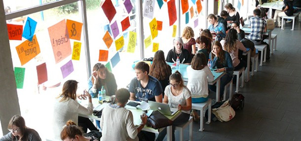 Étudiant intéressé par l'apprentissage ou apprenti